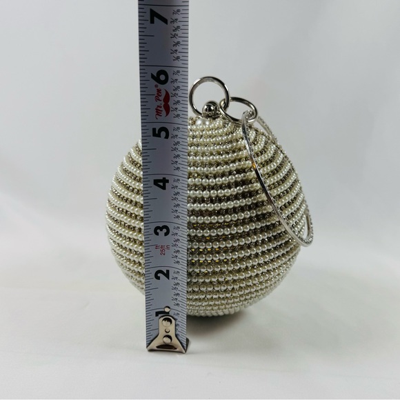 Silver Round Mini Purse Crystals Pearls Hand Or Shoulder. NWOT New Years Ball - Picture 12 of 13